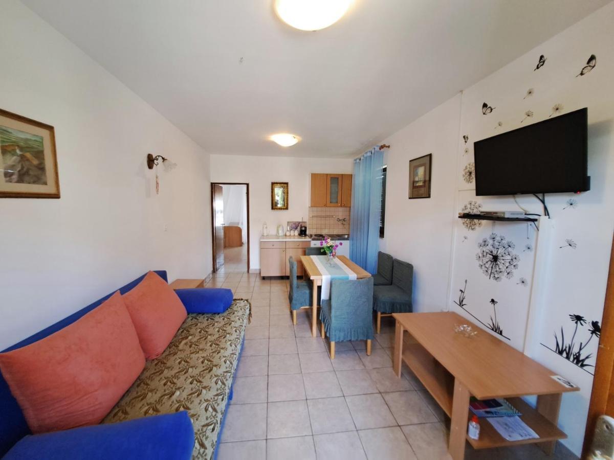 Apartments 1000 Flowers Stari Grad  Extérieur photo