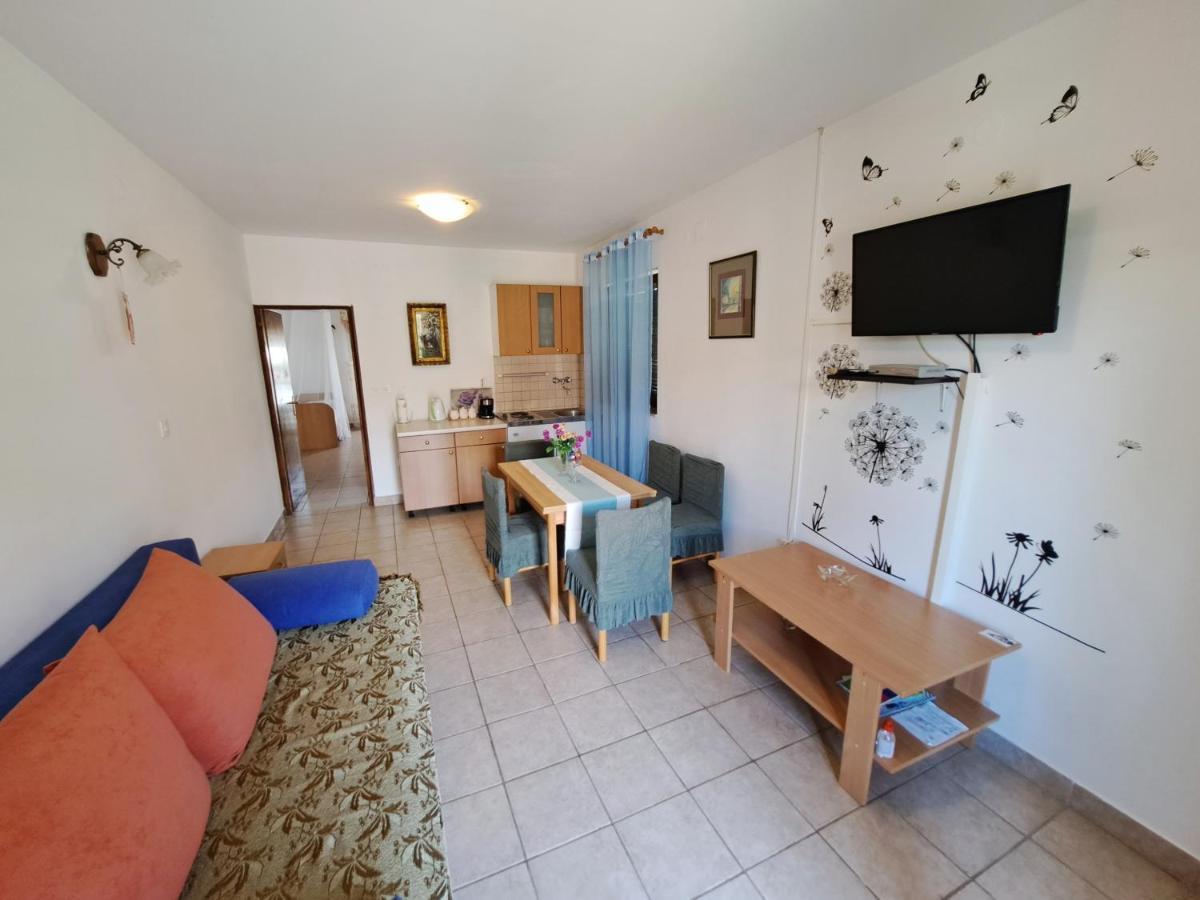 Apartments 1000 Flowers Stari Grad  Extérieur photo