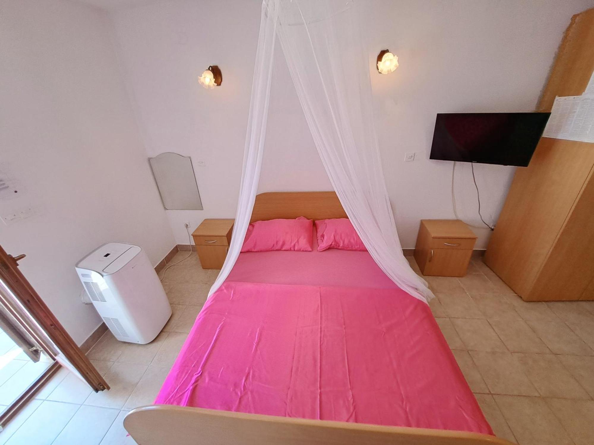 Apartments 1000 Flowers Stari Grad  Chambre photo