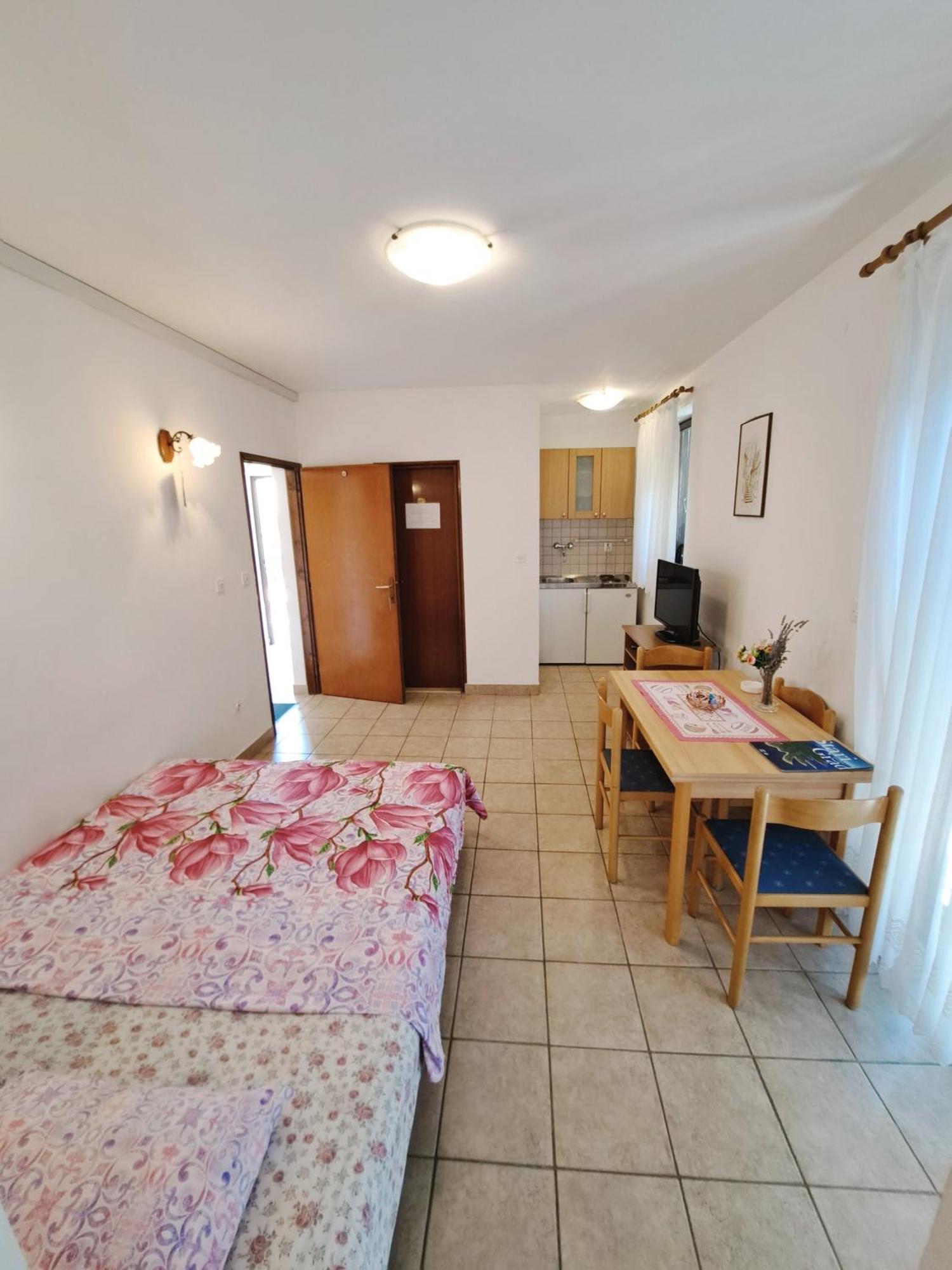 Apartments 1000 Flowers Stari Grad  Chambre photo