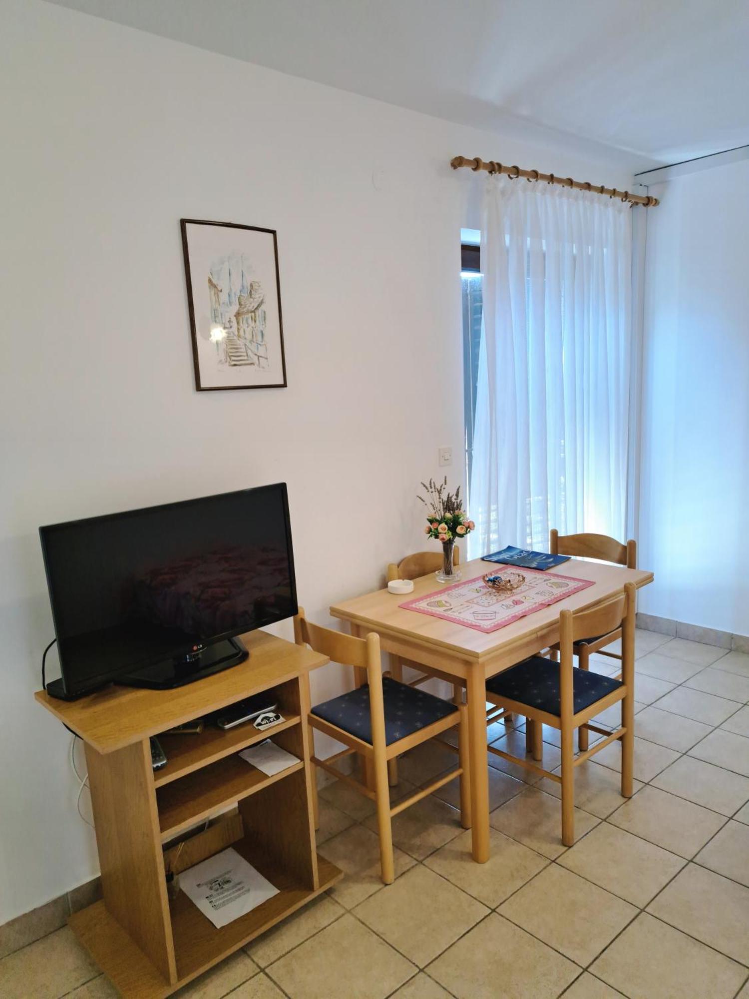 Apartments 1000 Flowers Stari Grad  Chambre photo