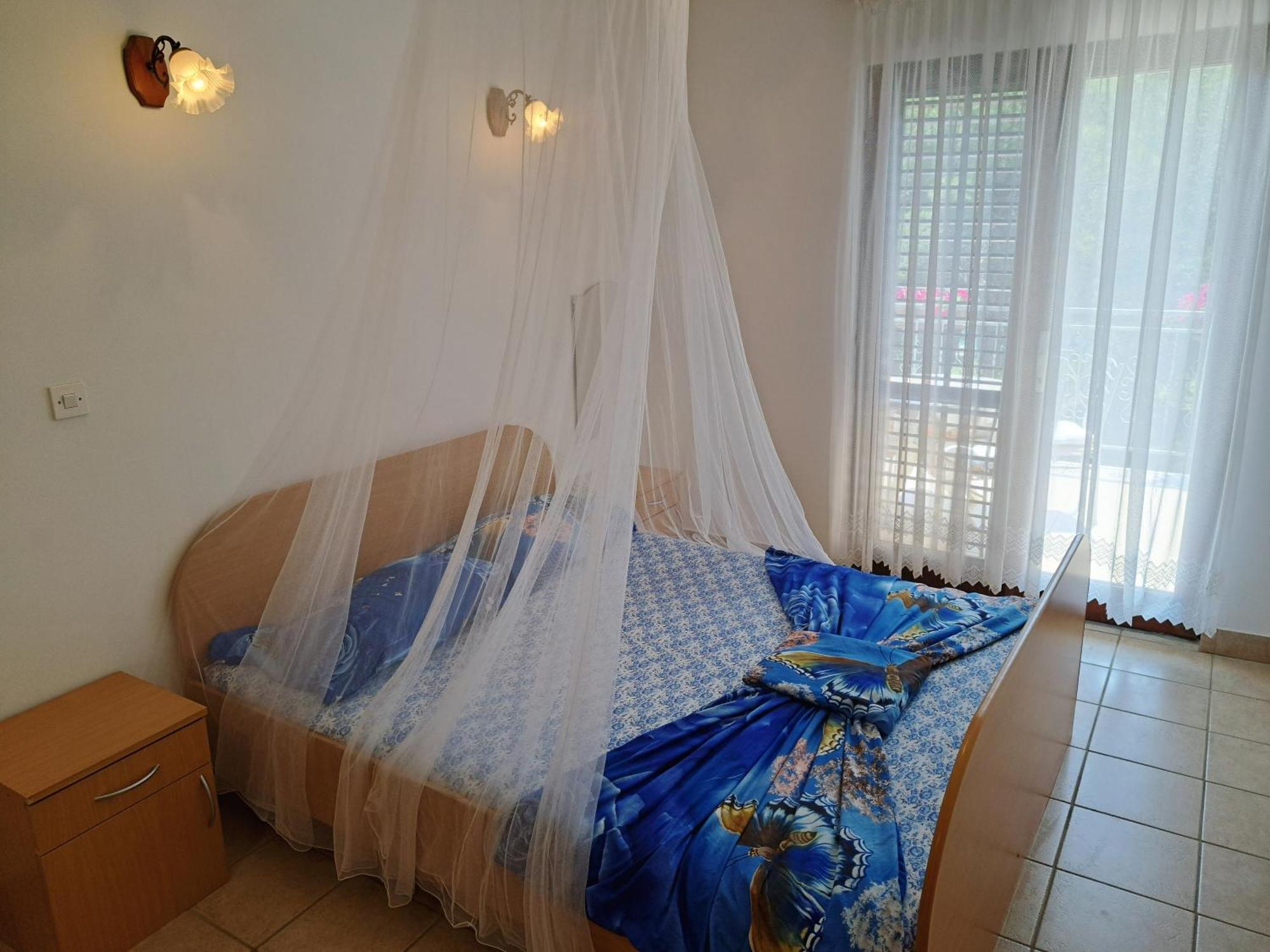 Apartments 1000 Flowers Stari Grad  Chambre photo
