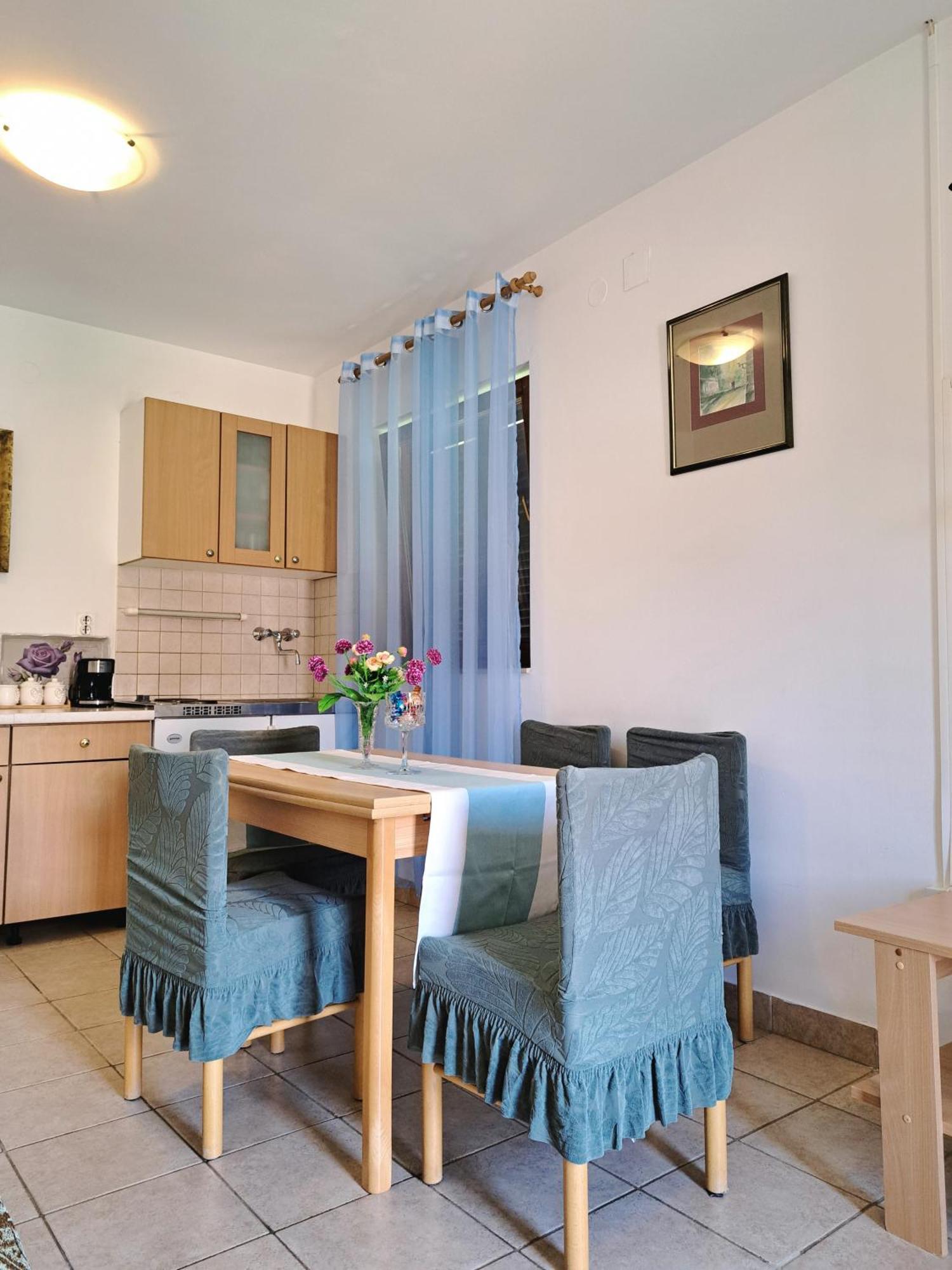 Apartments 1000 Flowers Stari Grad  Chambre photo