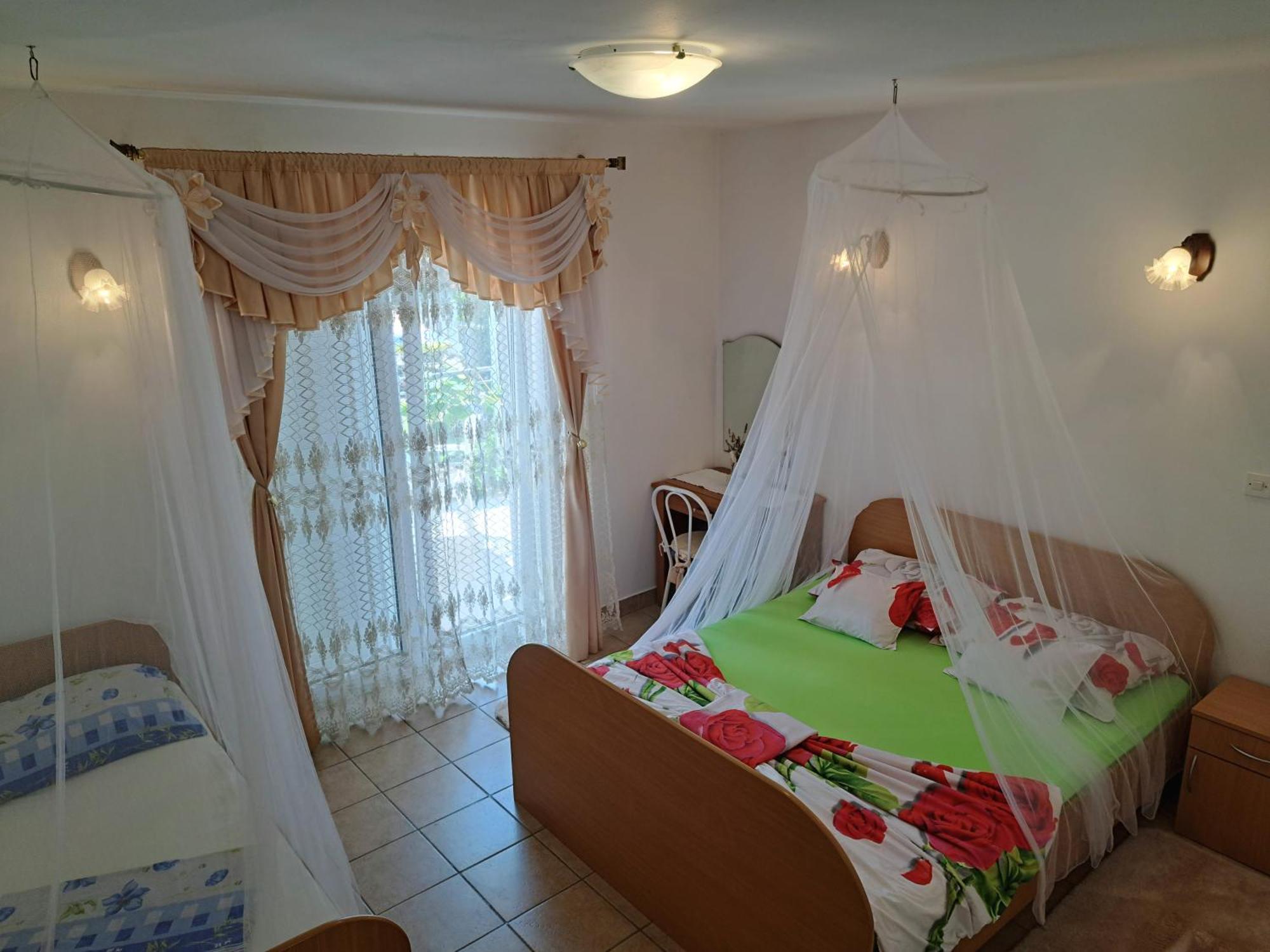 Apartments 1000 Flowers Stari Grad  Chambre photo