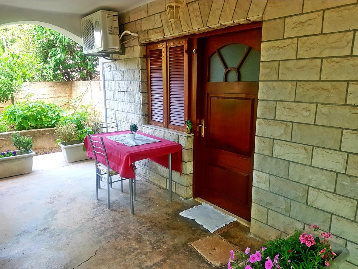 Apartments 1000 Flowers Stari Grad  Extérieur photo